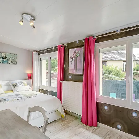 2 Bedroom Cozy In Mons Holiday home *